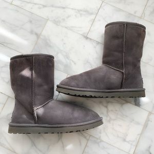 UGG Australia Classic Short II Boot In GREY